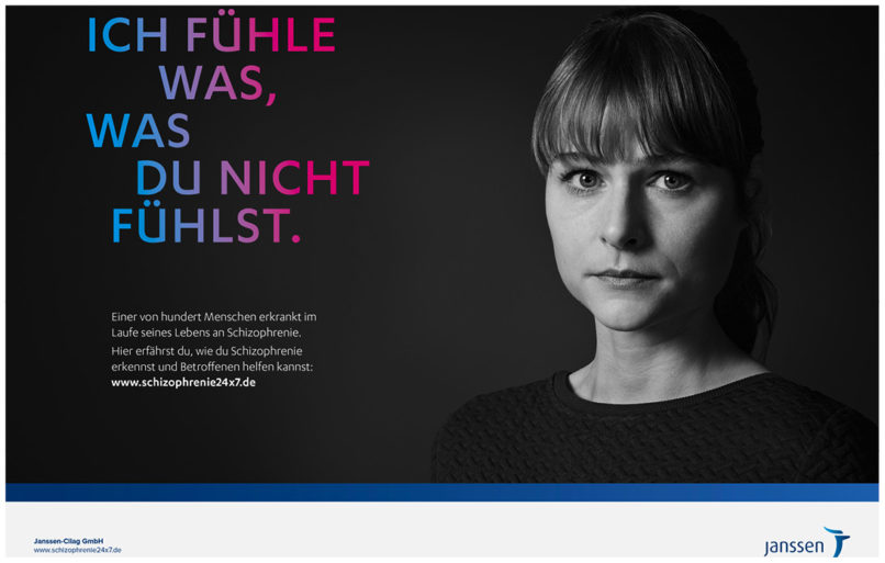 Schwarz Weiss Portrait einer jungen Frau. Aufmerksamkeitskampagne für Schizophrenie