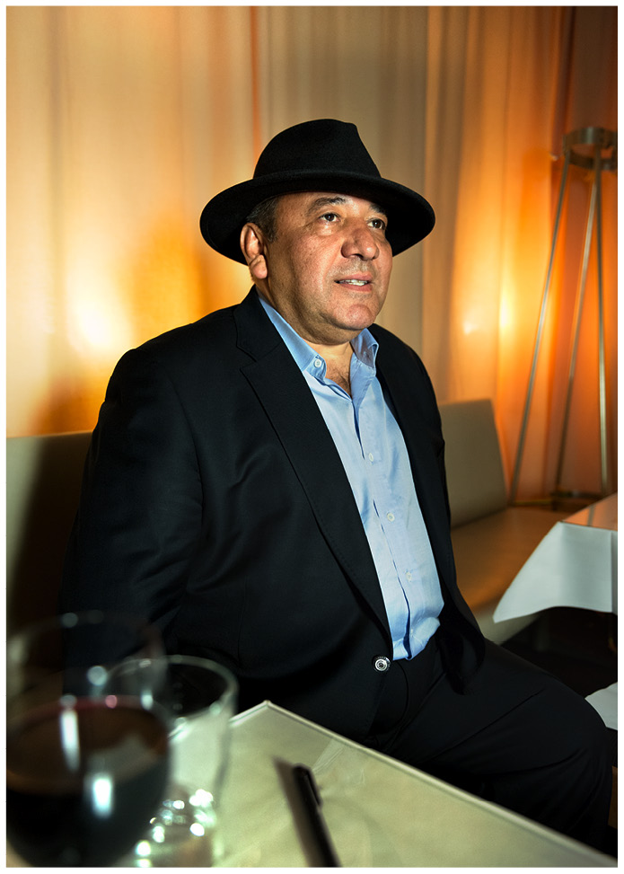 Portrait von Akin Kocatürk für den Geschäftsbericht von Kuoni