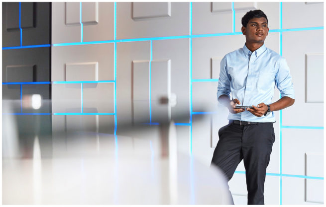 Portraits von internationalen Mitarbeitern in Arbeitssituationen bei OSRAM