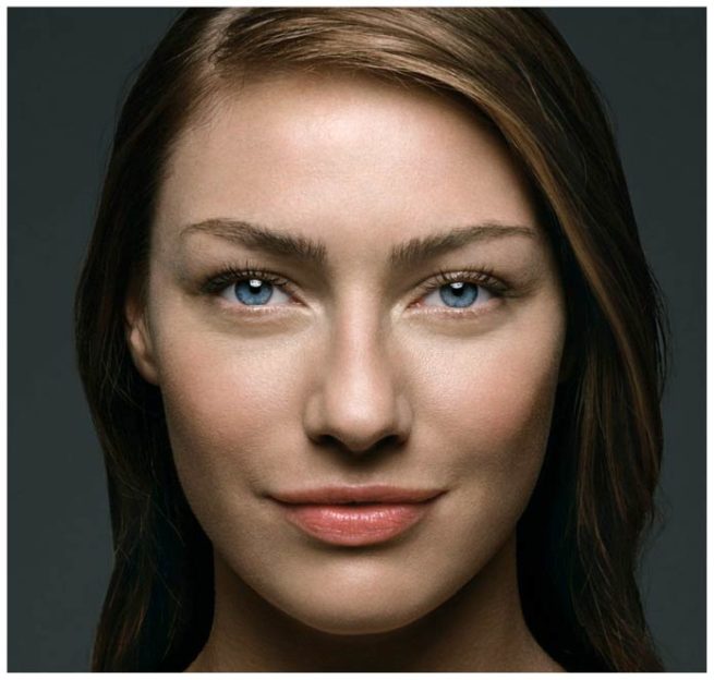 Close-Up Portrait einer jungen Frau im Studio