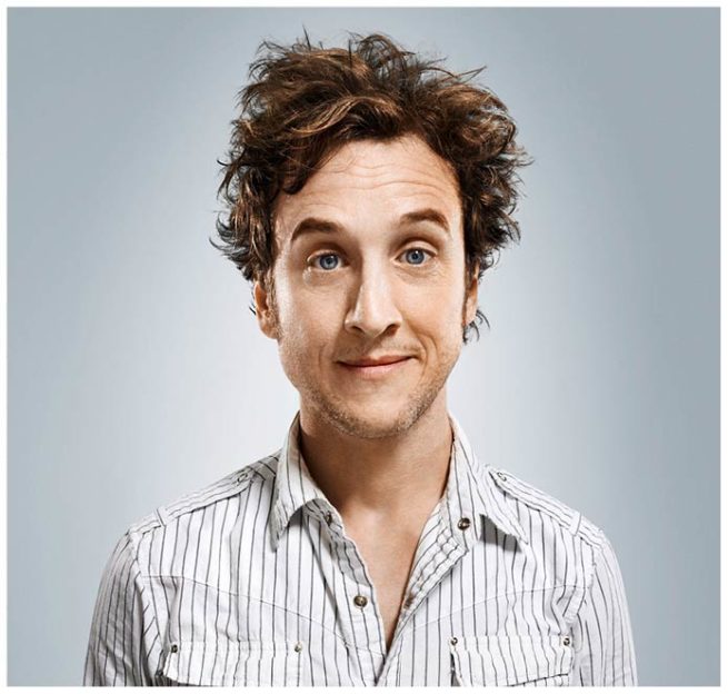 Portrait von einem Mann mit lustigem Blick