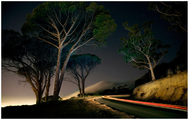 Strasse in Kapstadt bei Nacht