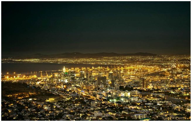 Nachtaufnahme von Kapstadt fotografiert vom Signal Hill