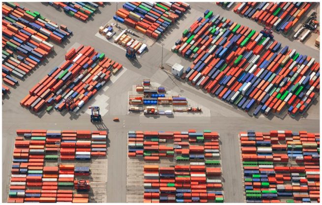 Hamburg Hafen Luftaufnahme mit Containern