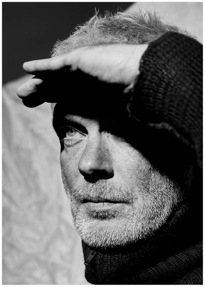 Marc Bielefeld schwarz weiss Portrait im Sonnenlicht