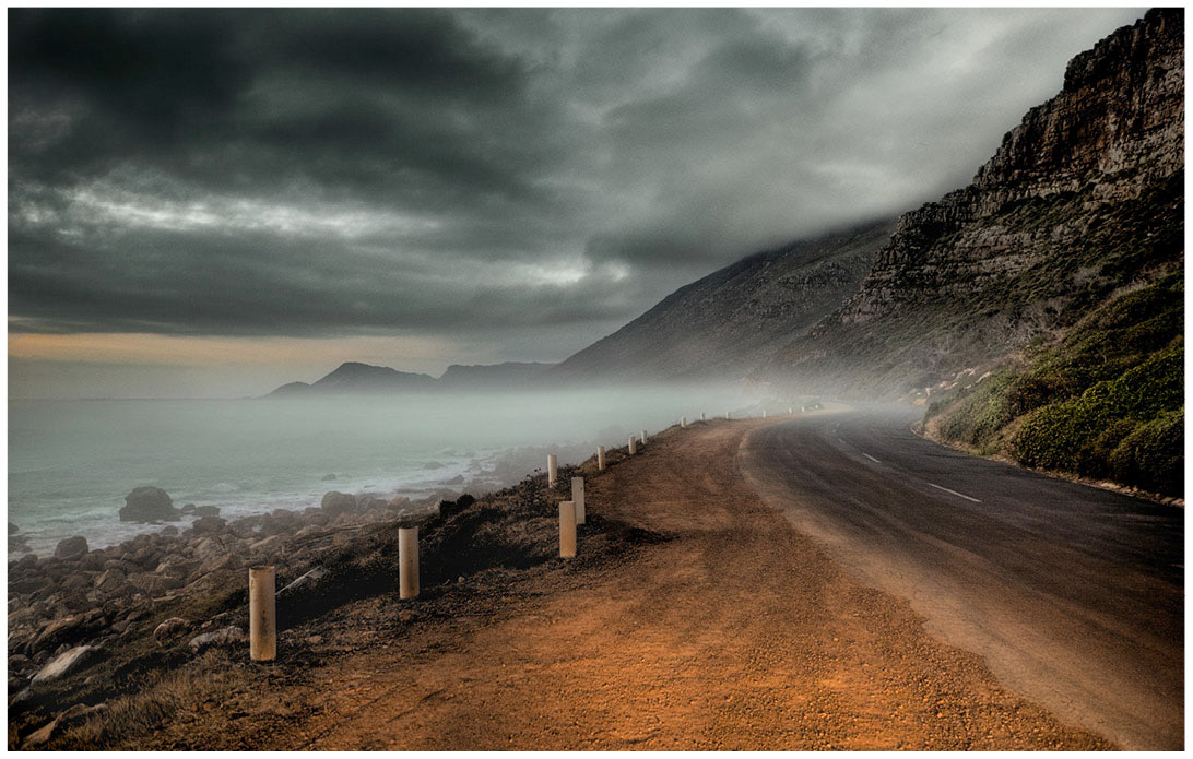 Strasse die zu den misty cliffs führt in Südafrika