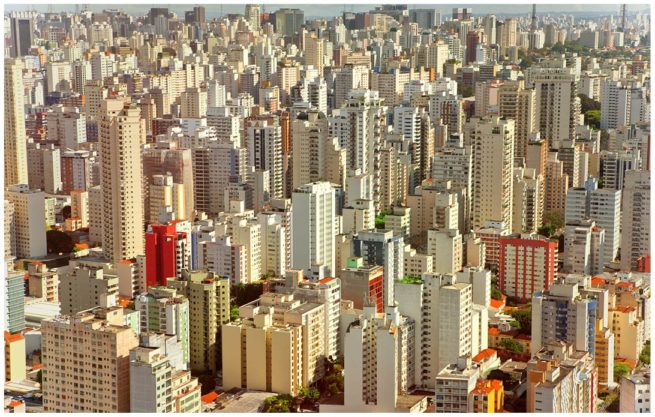 Luftaufnahme von Sao Paolo mit Hochäusern die wie Bauklötze wirken